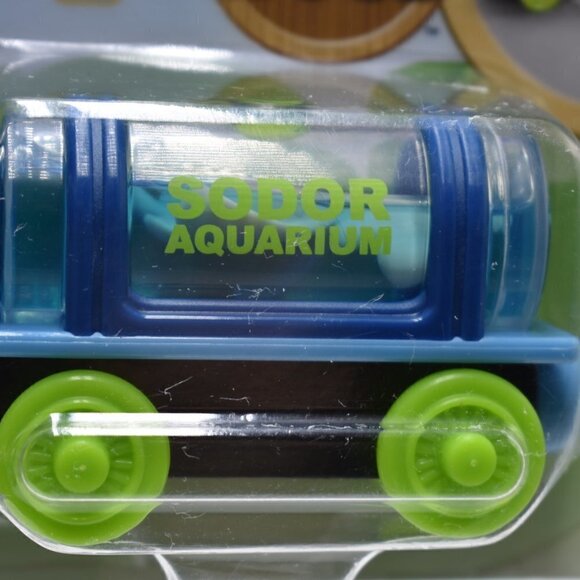 Thomas & Friends Real Wood Aquarium Cars Sting Ray Tanker Hammerhead Shark Car - Picture 9 of 12